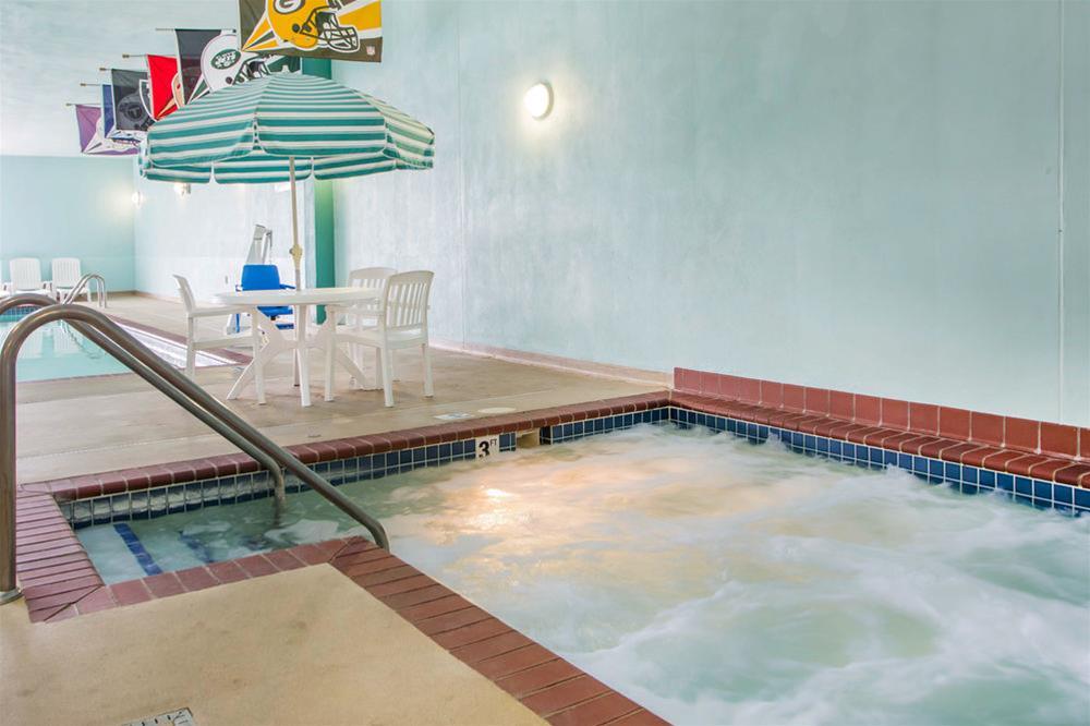 Quality Inn Stadium Area Грин Бэй Экстерьер фото