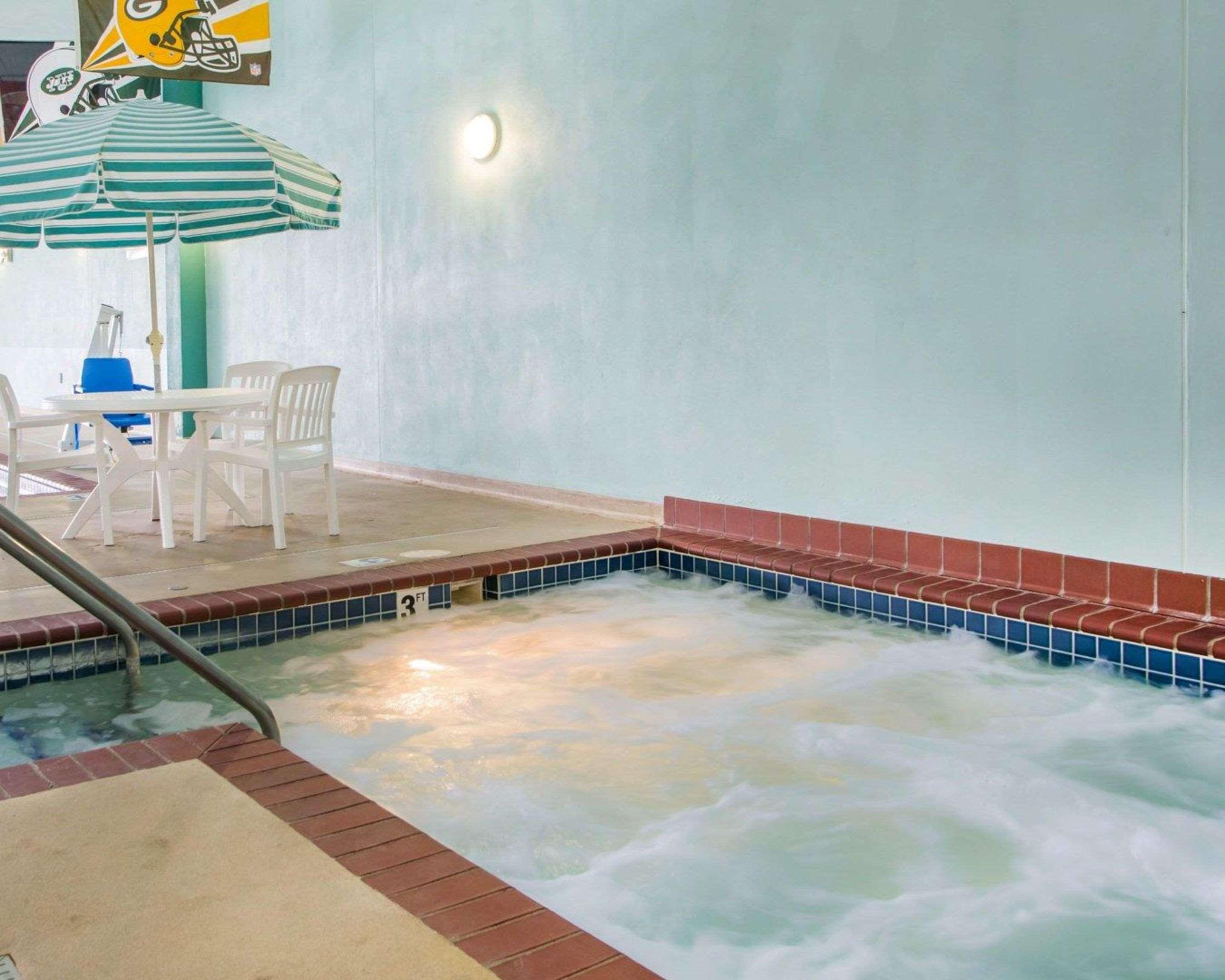Quality Inn Stadium Area Грин Бэй Экстерьер фото