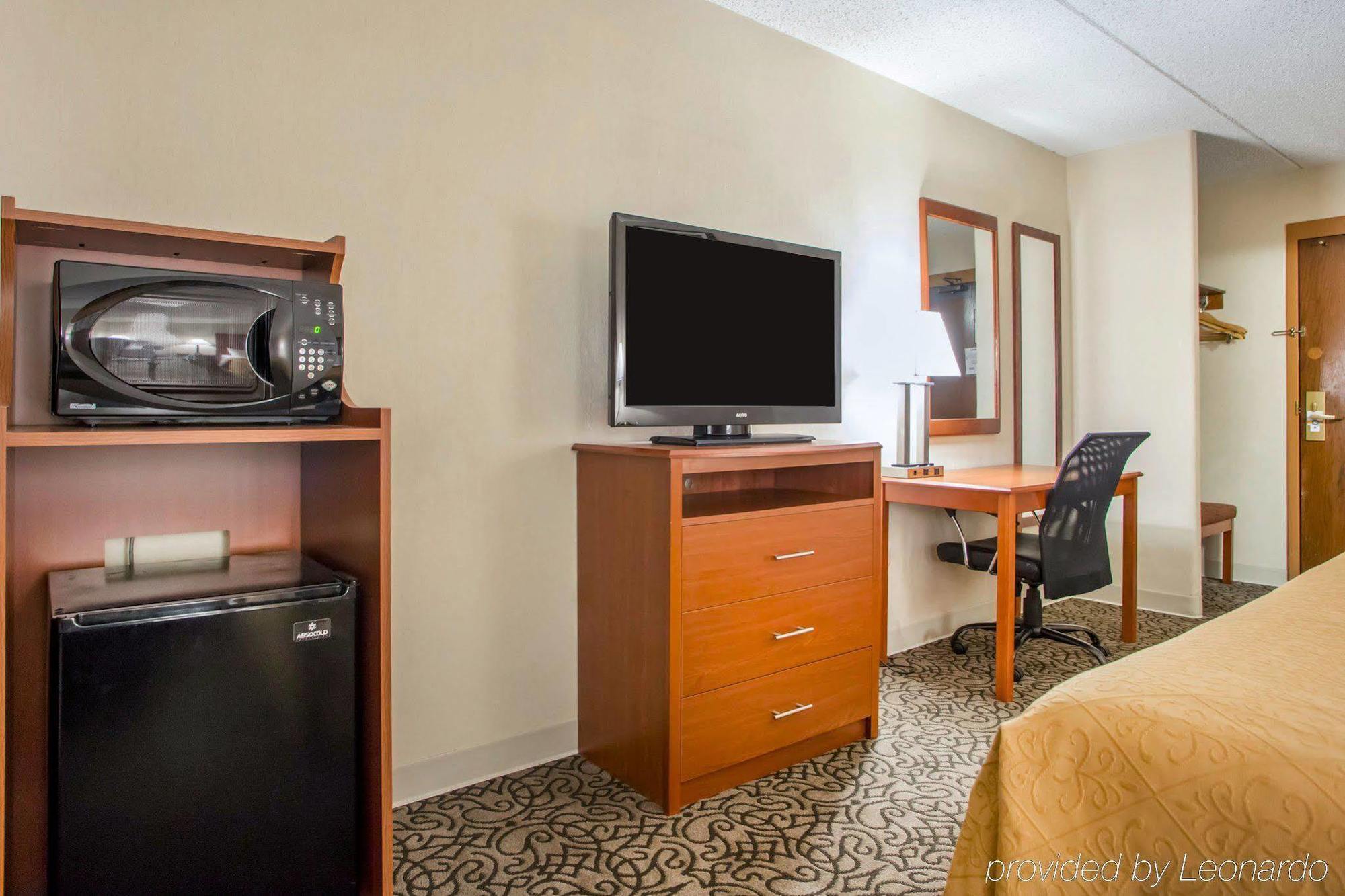 Quality Inn Stadium Area Грин Бэй Экстерьер фото