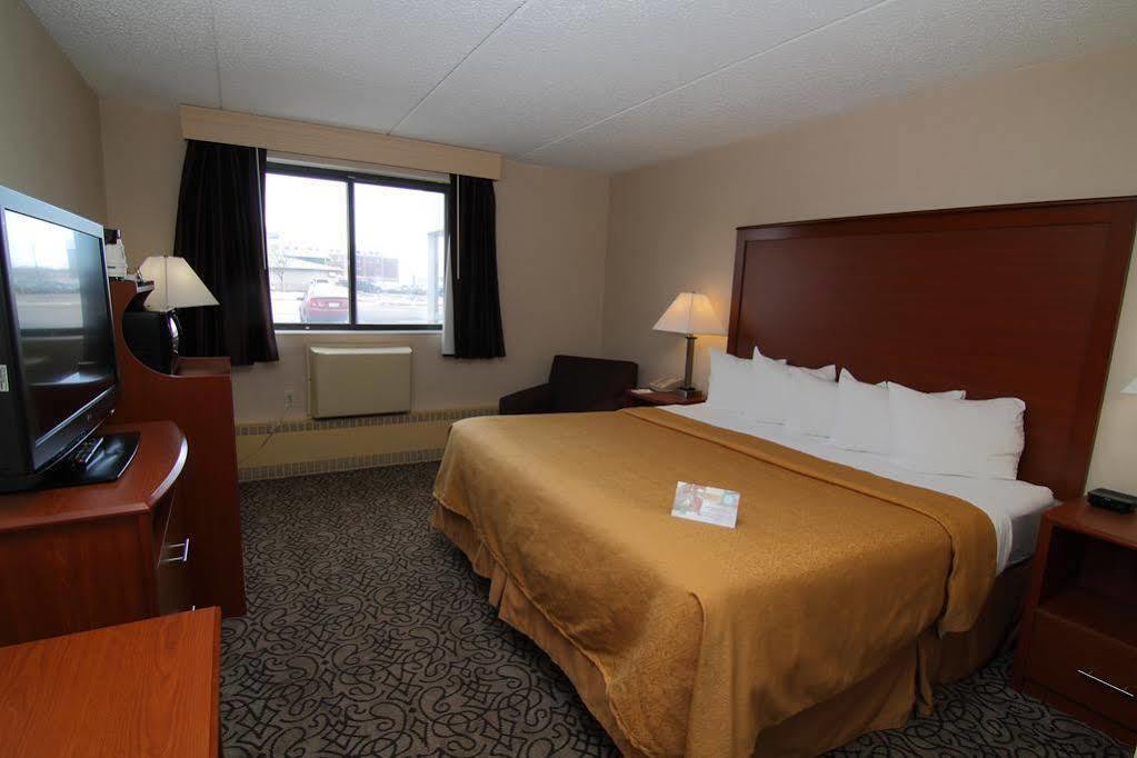 Quality Inn Stadium Area Грин Бэй Экстерьер фото